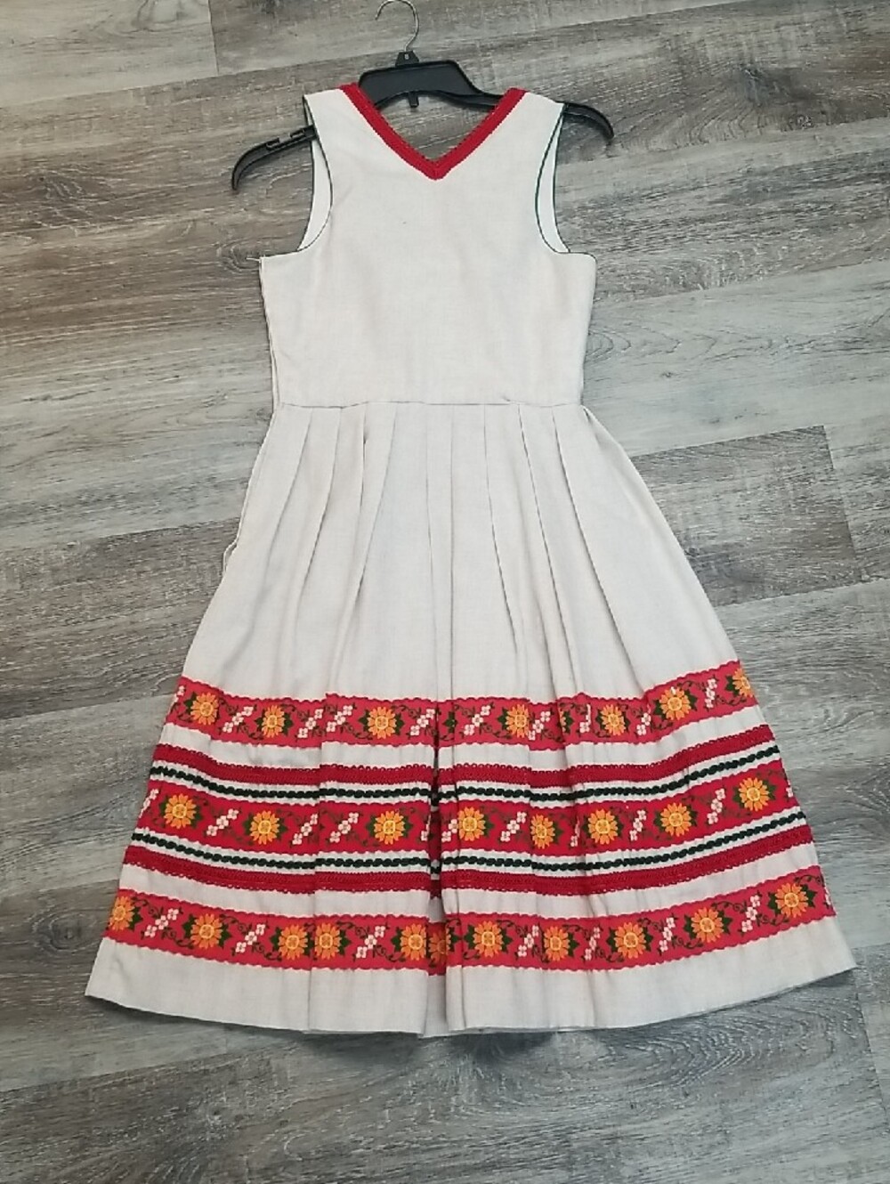 Vintage Dirndl with Red, Orange, Green & White Embroidered Trim - Picture 7 of 8
